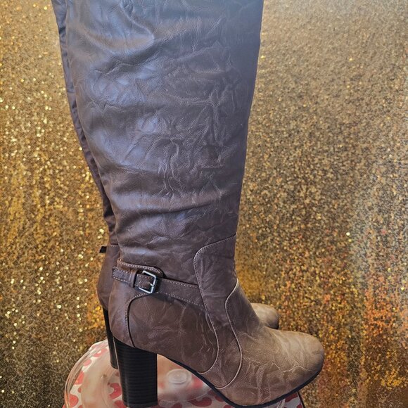 Journee Collection Shoes - I Journee Collection Womens Brown Buckle Block Heel sz wide calf 10